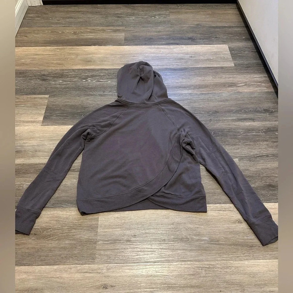 ATHLETA Women’s Dark Gray Cross Back Athletic Wear Sweater Size XS - Picture 8 of 9